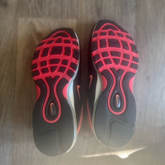 Nike Kids Shoes - Red and Black - Picture 3 of 4